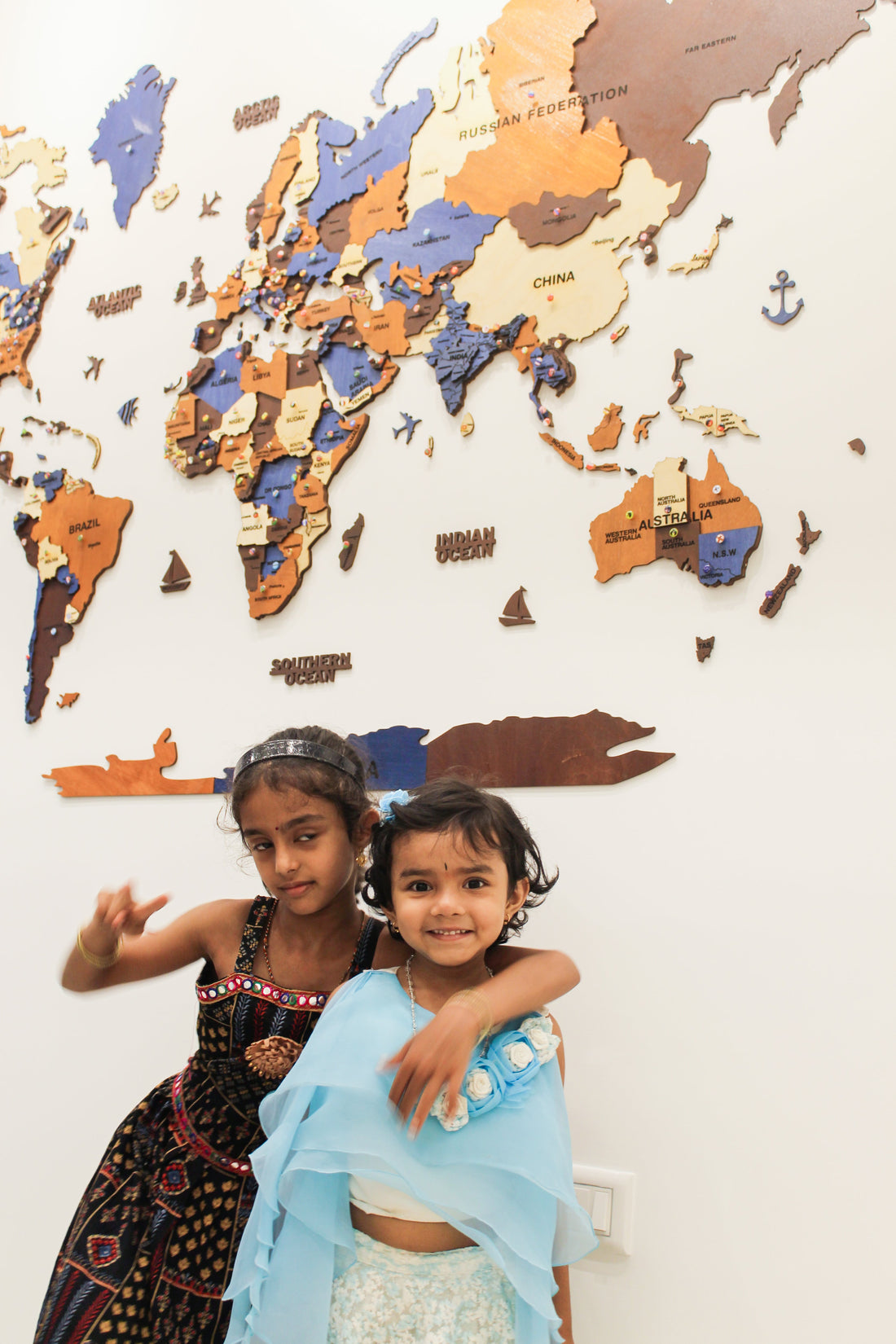 3D Wooden World Map brown & Blue